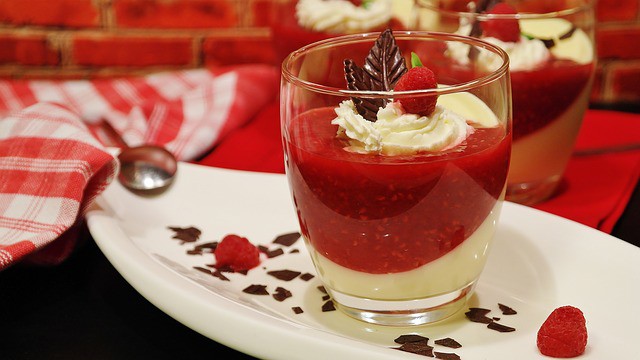 Malinowa panna cotta | Pełnia Smaków